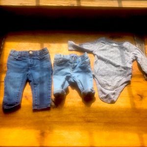 Old Navy Bundle 0-3 month skinny jeans and onesie